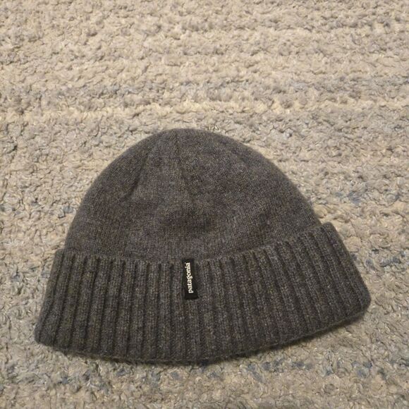 Patagonia Beanie Hat Gray Mens Cuffed Knitted Hiking Logo Mountain - Picture 1 of 4
